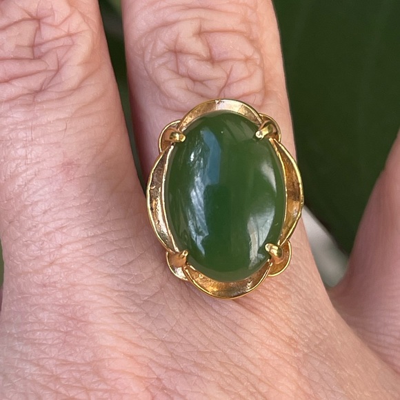 Nephrite jade color cabochon gold tone cocktail ring - Picture 4 of 11